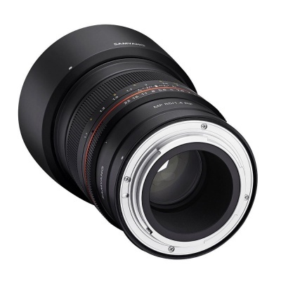 Objetiva de câmera preta com lente metálica e anéis de ajuste