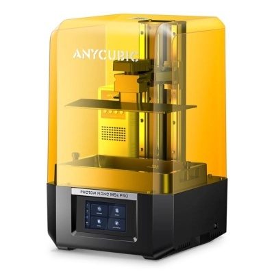 Impressora 3D Anycubic com capa protetora amarela translúcida e base preta com ecrã tátil