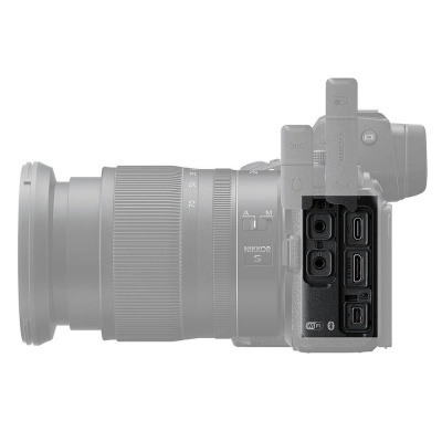 Câmara fotográfica com lente branca e ligações HDMI e USB