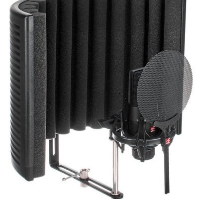 Painel acústico curvo preto com microfone e filtro pop na cor preta