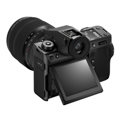 Câmara fotográfica digital preta com ecrã LCD articulado