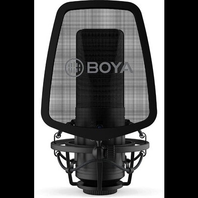 Microfone BOYA preto com pop filter e suporte anti-vibração