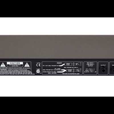 Equipamento eletrônico dbx 286s preto com etiquetas traseiras e conexões.