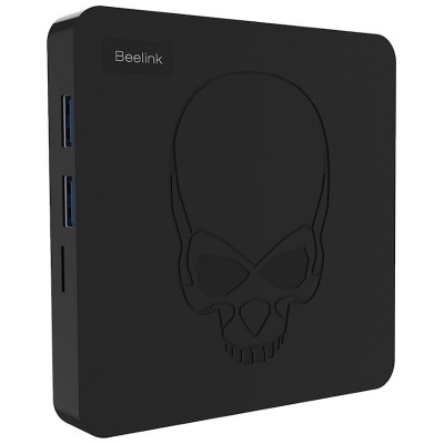 Aparelho preto quadrado com design de caveira em relevo e porta USB na lateral