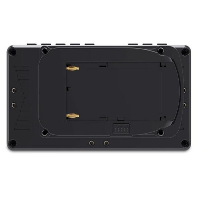 Dispositivo eletrónico preto com ranhura para bateria aberta