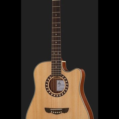 Guitarra acústica de corpo natural com detalhes na roseta e logotipo Hb na cabeça