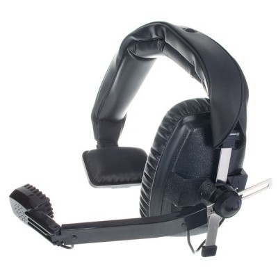 Auricular preto com microfone ajustável e almofadas macias