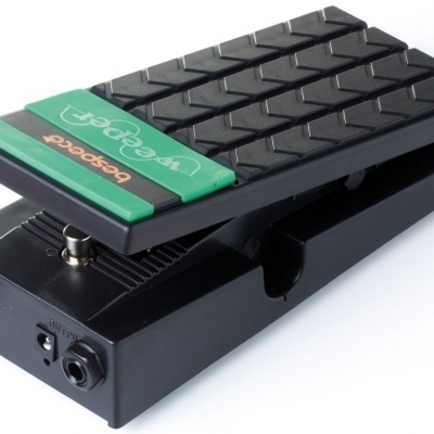 Pedal de expressão musical Behringer preto com detalhes verdes e laranja