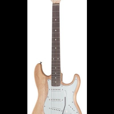 Guitarra elétrica com corpo de madeira clara e pickguard branco