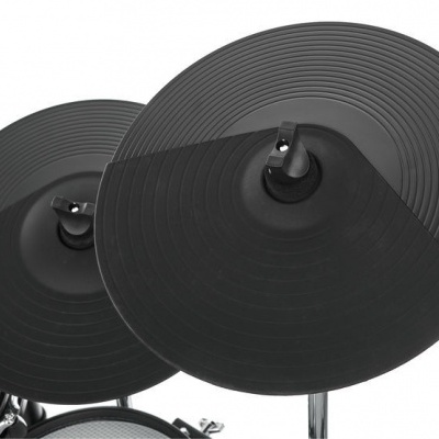 Dois pratos eletrónicos de bateria pretos com textura circular sobre fundo claro