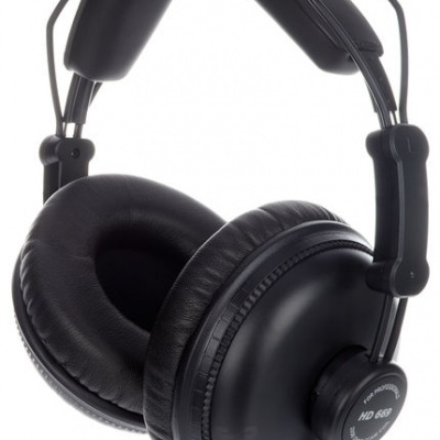 Ausculadores pretos com almofadas e armação dupla em metal