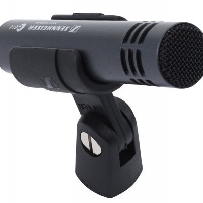 Microfone preto Sennheiser e 914 com suporte de fixação