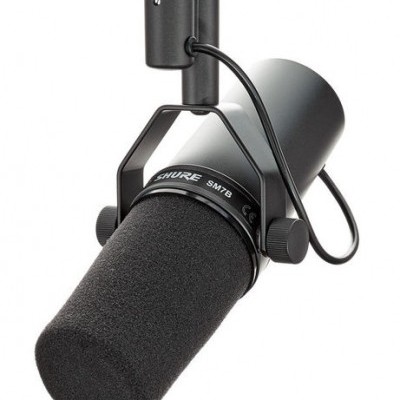 Microfone Shure SMT8 preto com espuma e suporte ajustável