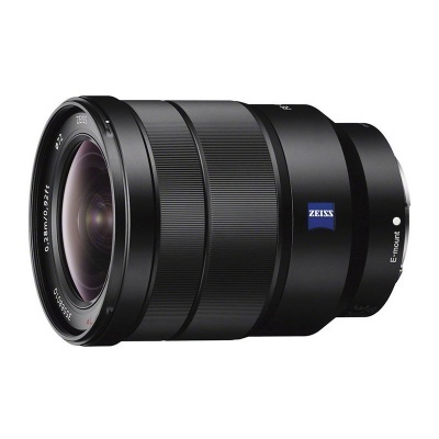 Objetiva de câmara fotográfica ZEISS preta com detalhes em branco isolada em fundo branco