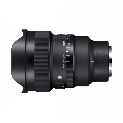Objetiva fotográfica Sigma 14mm f/1.8 DG HSM Art preta com anel de focagem