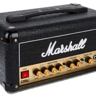 Cabeça de amplificador Marshall preto com painel dourado e botões pretos e brancos