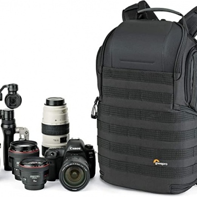 Mochila preta Lowepro para equipamento fotográfico com câmaras e lentes Canon