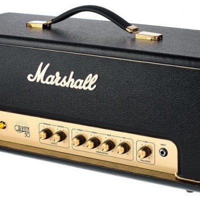 Amplificador de guitarra Marshall preto com painel dourado e botões.