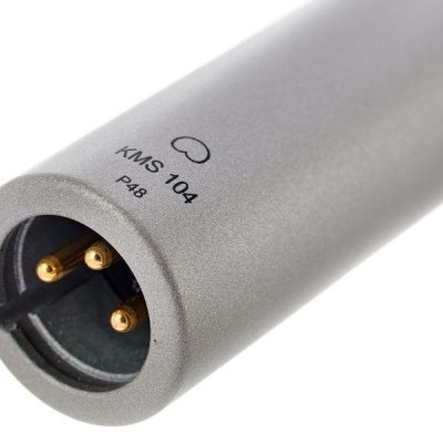 Microfone condensor cinzento KMS 104 P48 com três pinos dourados na base