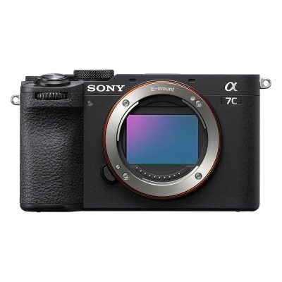Câmara fotográfica digital Sony a7C com corpo preto e montagem E-mount