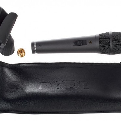 Microfone de mão preto, suporte, adaptador e estojo RØDE