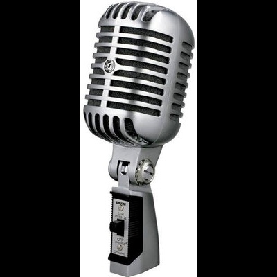 Microfone retro prateado com grelha preta e botão ON/OFF