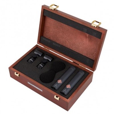 Estojo de madeira com microfones, suportes e máscara de dormir