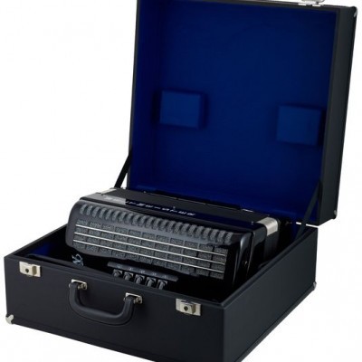 Acordeão preto em caixa preta com interior azul