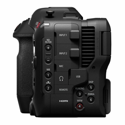 Equipamento de vídeo preto com botões e entradas rotulados, contra fundo branco