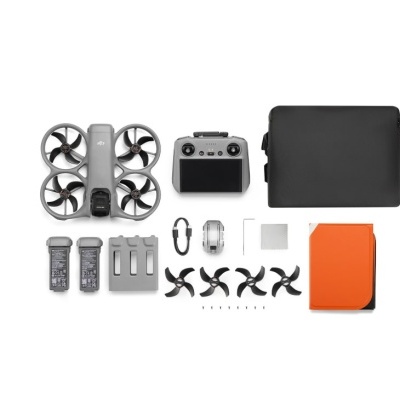 Drone DJI FPV cinzento com controlador, baterias, acessórios, estojo preto e pasta laranja