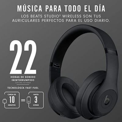 Auscultadores sem fios pretos Beats Studio3 com texto promocional em espanhol