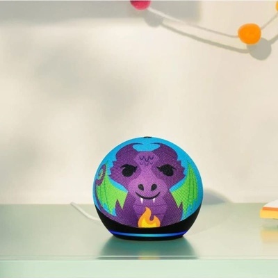 Coluna de som redonda colorida com desenho de dragão e chama