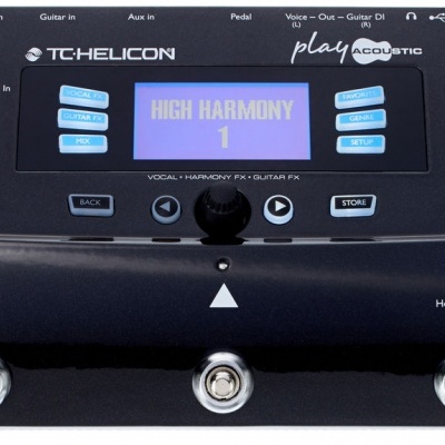Pedaleira para guitarra acústica TC-Helicon Play Acoustic com ecrã digital e três pedais