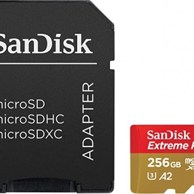 Adaptador microSD preto e cartão microSD vermelho e dourado SanDisk 256GB