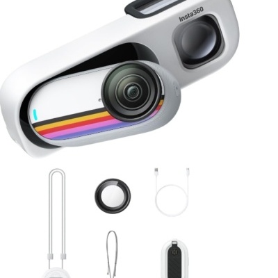 Câmara Insta360 branca e preta com acessórios