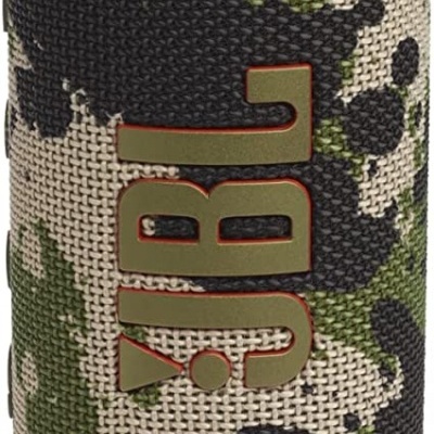 Coluna de som portátil com padrão camuflado e inscrição JBL