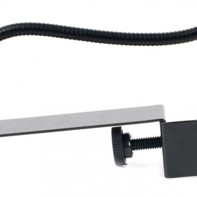 Suporte articulado preto com braço flexível e fixação em forma de U