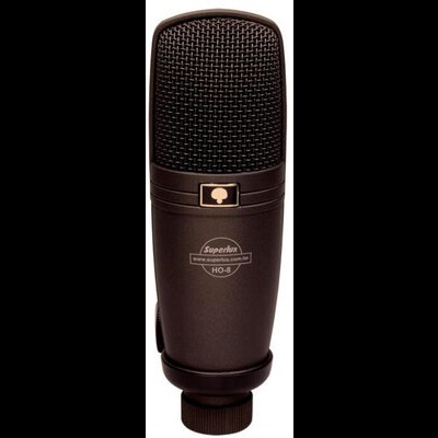 Microfone de estúdio preto com grelha metálica fina e logótipo Superlux HO-8