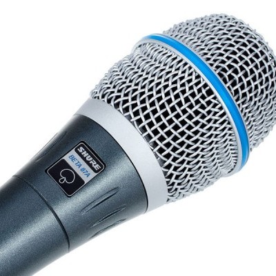 Microfone Shure SM58 com grade metálica e corpo preto