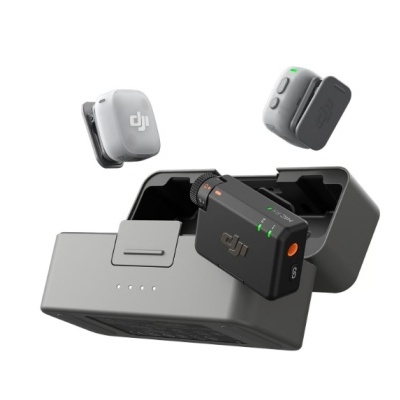 Kit de equipamentos DJI em plástico cinzento e preto com estojo aberto