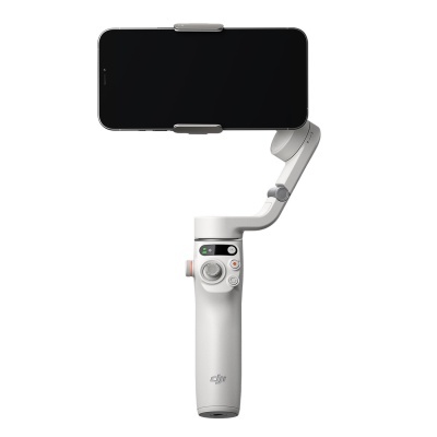 Gimbal branco DJI segurando smartphone com controles visíveis