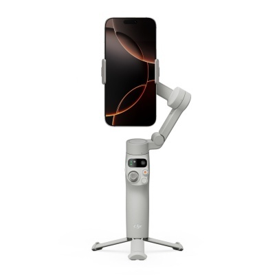 Suporte estabilizador de smartphone DJI com smartphone preto e tripé cinza
