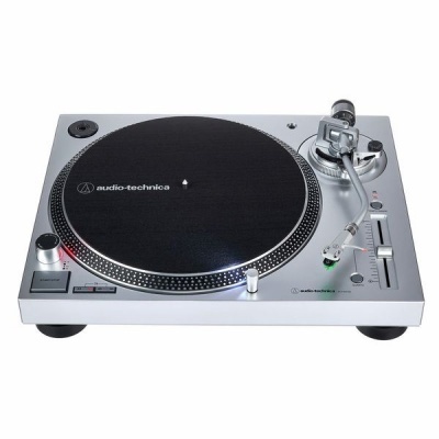Gira-discos Audio-Technica prateado com prato preto e controles na lateral