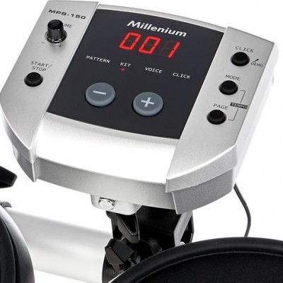Painel de controlo Millenium Alpha-150 com mostrador digital e botões num tambor de bateria eletrónica