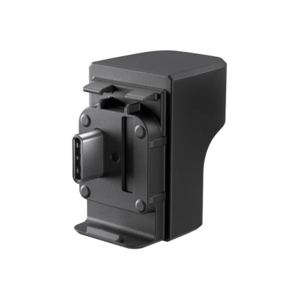 Adaptador elétrico preto com conector USB-C