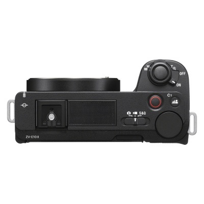 Câmara fotográfica preta vista de cima com botões de controlo e etiquetas visíveis