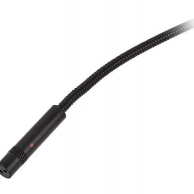 Microfone preto com cabo flexível em fundo branco