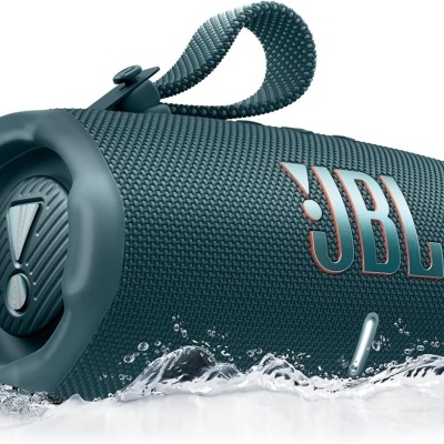 Coluna portátil impermeável JBL em azul escuro com textura e resistência à água.