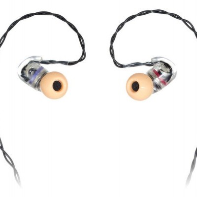 auriculares intra-auriculares com cabos torcidos e pontas de silicone cor de pele