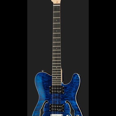 Guitarra elétrica azul semi-acústica com braço de madeira escura e cabeça clara com texto 'Fender'